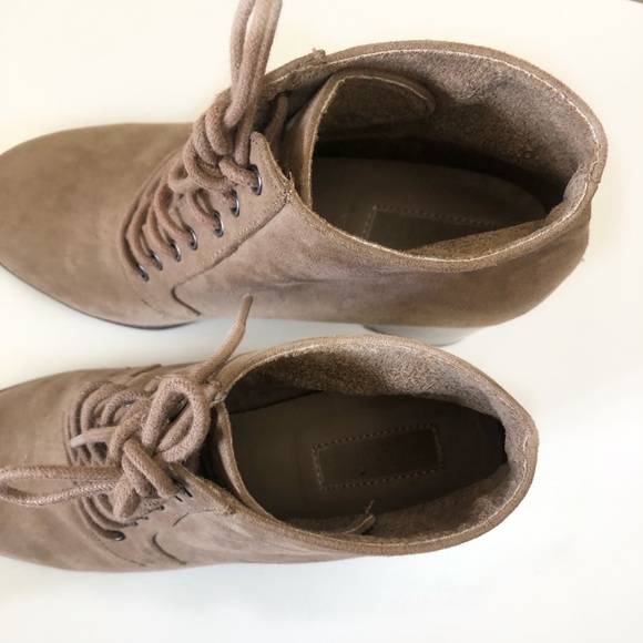 Forever 21 Faux Suede block heel Ankle Booties, taupe light brown - Picture 4 of 5
